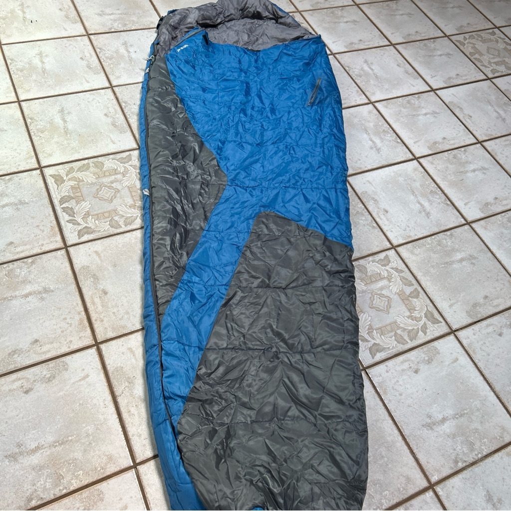 Kelty 80x32 Mistral Synthetic Camping Sleeping Bag40 Degree Right Side Zip Mummy
